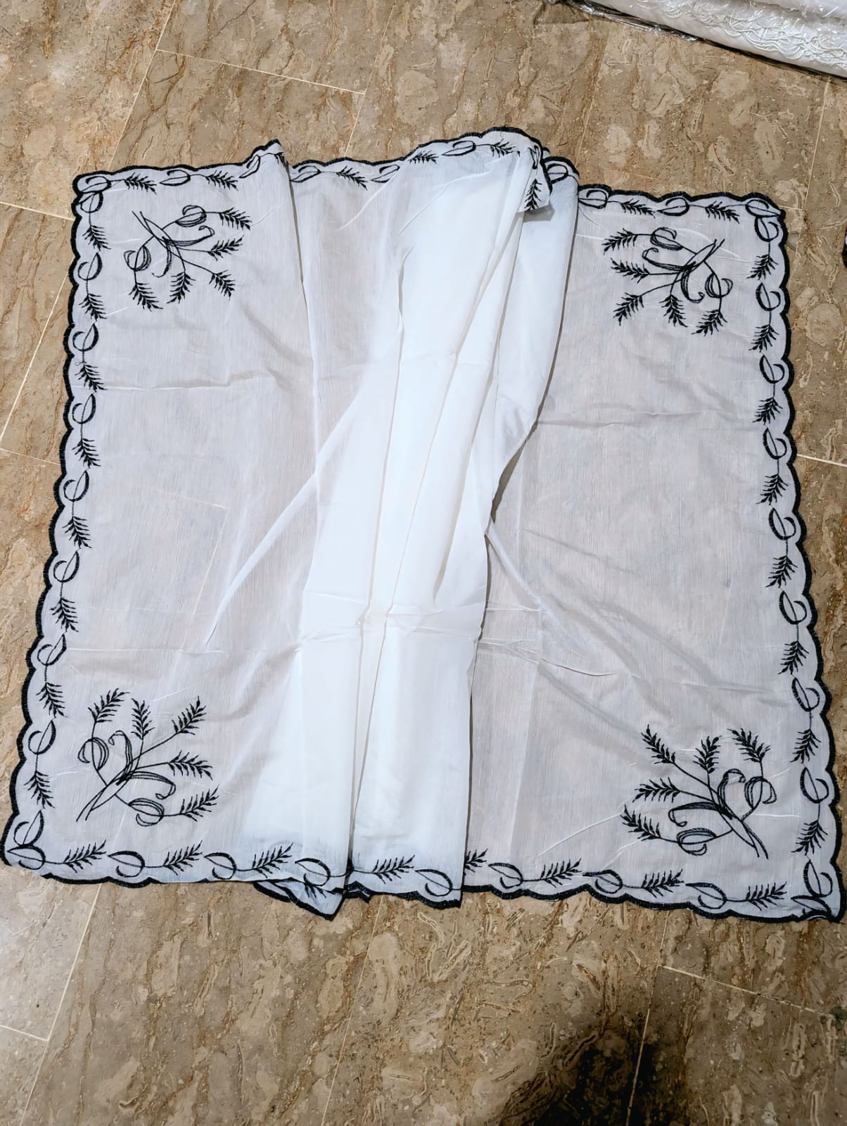 White Voile Lawn 4-Sided Scallop Dupatta with Black Embroidery – Dyeable