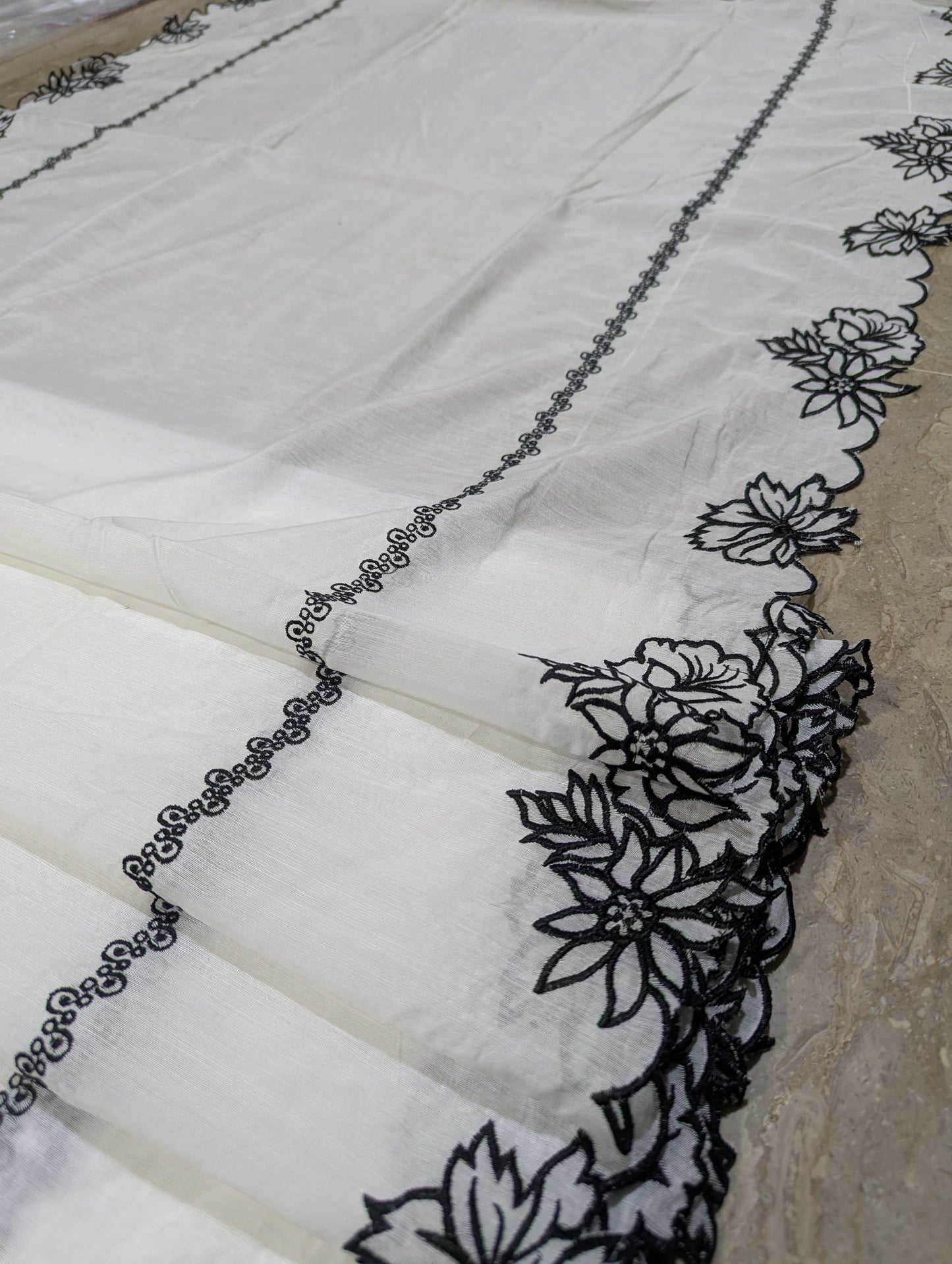 Voile Lawn Scalloped Dupatta with Black Embroidery – (D-206)