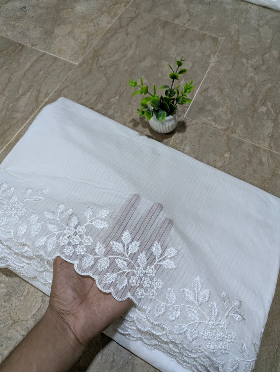 White Self-Lining Voile Lawn Scallop Dupatta with White Viscose Embroidery – Dyeable