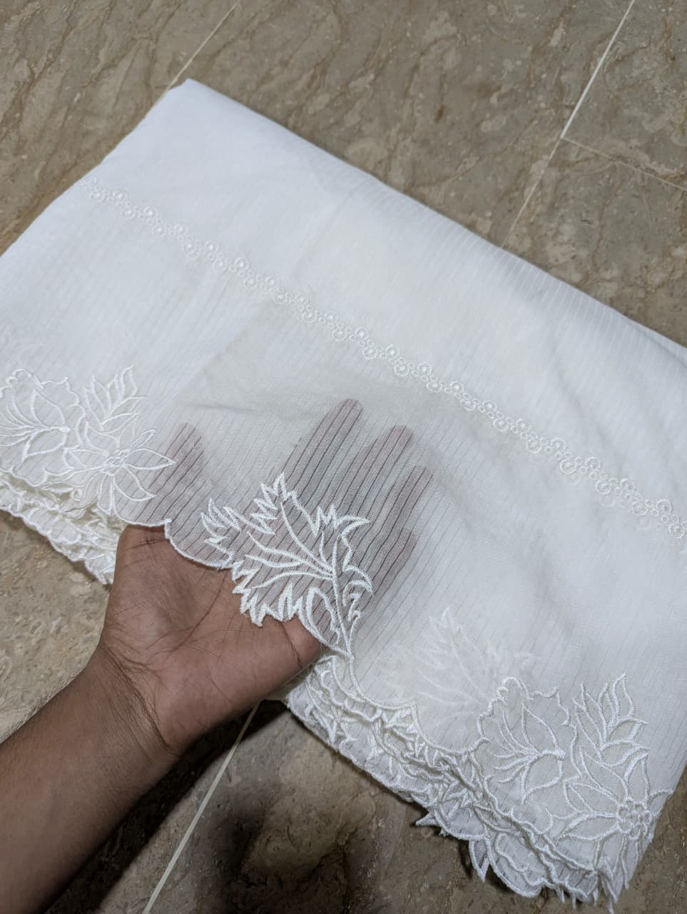 White Self-Lining Voile Lawn Scallop Dupatta with White Viscose Embroidery – Dyeable