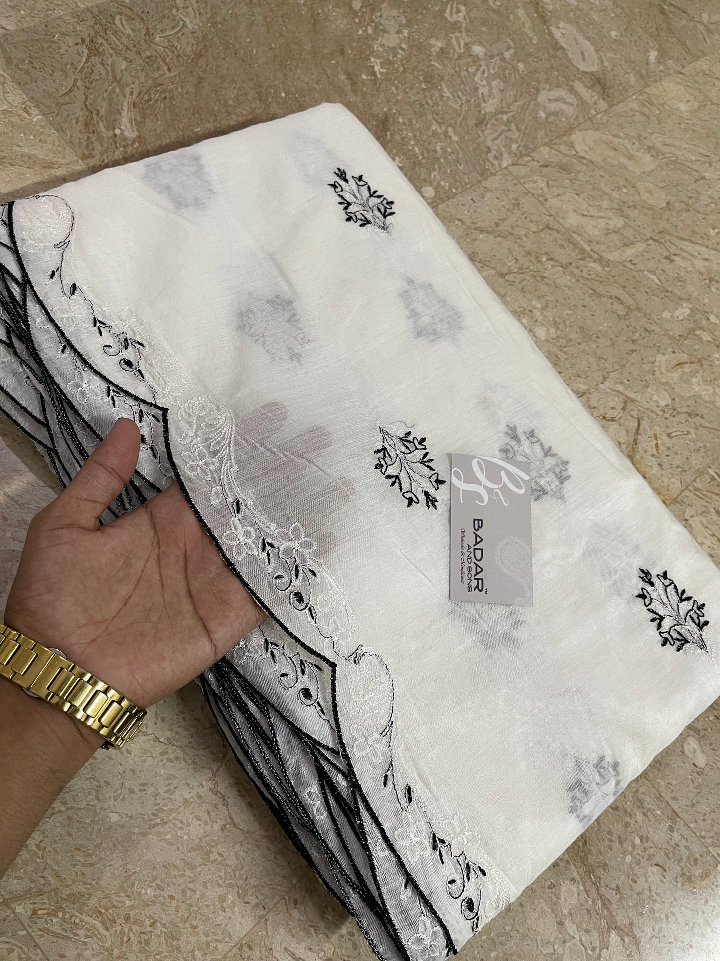 White Voile Lawn Scallop Dupatta with White & Black Two-Tone Embroidery – Dyeable