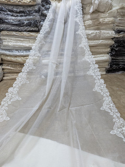 White Organza Scallop Dupatta with Self Lining & White Viscose Embroidery – Dyeable